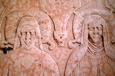 Baldo dei Bonafari e Sibilia Dei Cetto Bonafari, particolare della lastra tombale